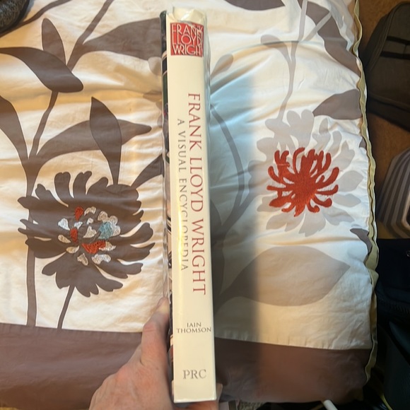 “Frank Lloyd Wright a visual encyclopedia” by Ian Thomson - Picture 2 of 8